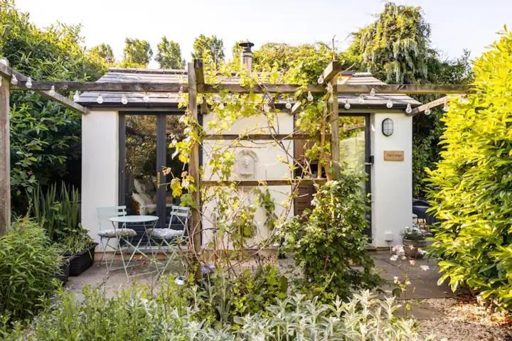 The Lodge - A Tranquil Escape Atworth Exterior photo